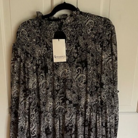 Beautiful Multi Tiered Dress - Picture 7 of 9